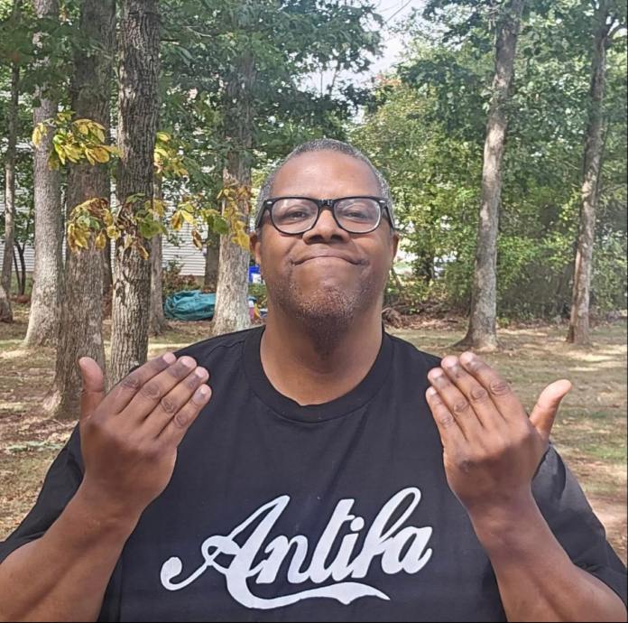 Jenkins wearing an antifa T-shirt | Instagram: @
dlamontjenkins