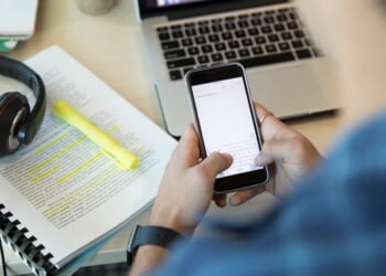 Wisconsin school cell phone ban heads to governor