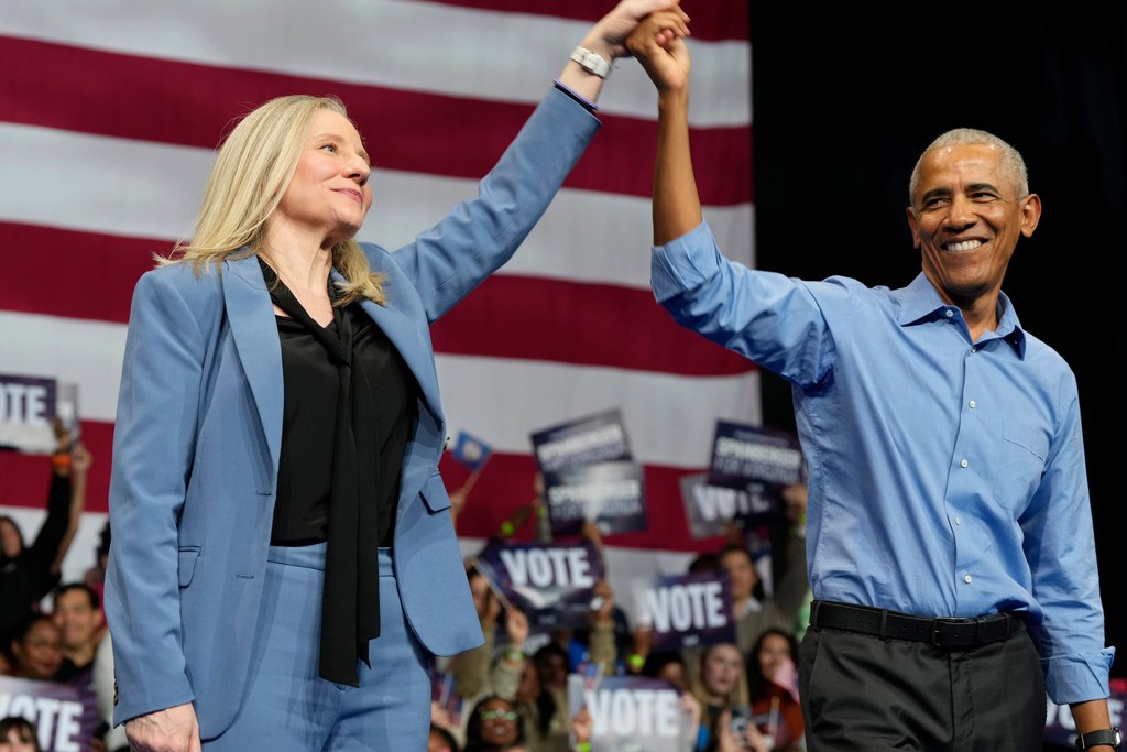 Obama blasts Trump while campaigning in Virginia for Spanberger