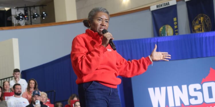 Earle-Sears rallies Loudoun County voters ahead of Election Day