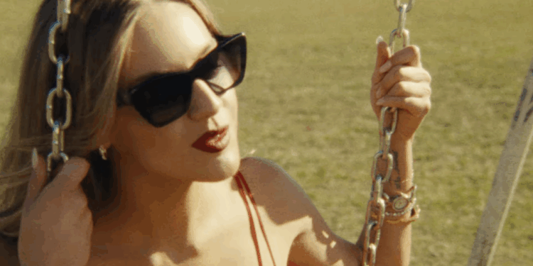 Kelsea Ballerini’s ‘I Sit In Parks’ Exposes Girl Boss Lies