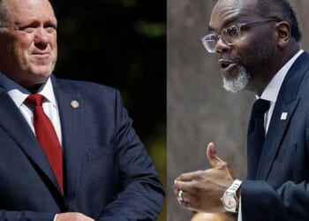 'He's not that smart': Homan lampoons Chicago mayor for pleading with UN to intervene against ICE