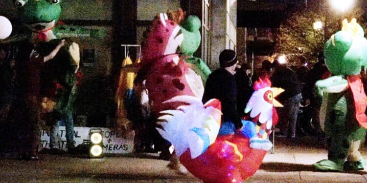 "Patriot Weekend" and counter protests of inflatable animals at ICE facility in Portland