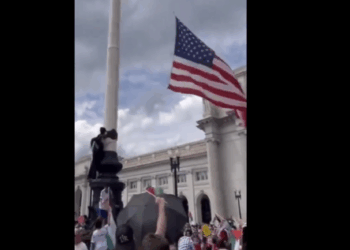 Number of Iranian and Syrian Foreign Students in US Drops 86% to 63%