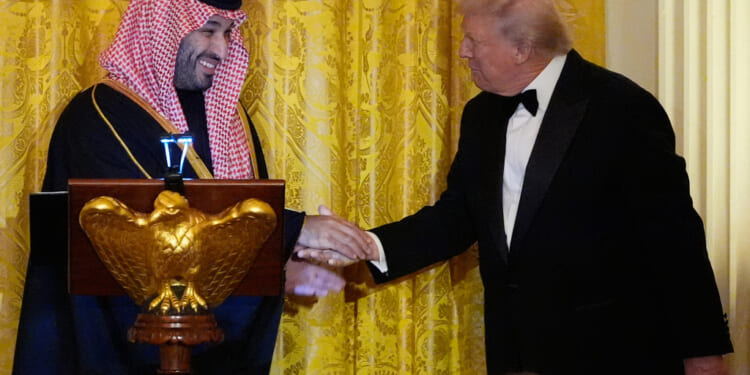 Trump fetes Saudi crown prince with pseudo-state dinner