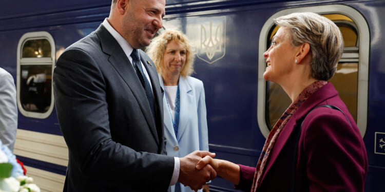 Zelensky under heavy pressure to fire 'co-president' Andriy Yermak