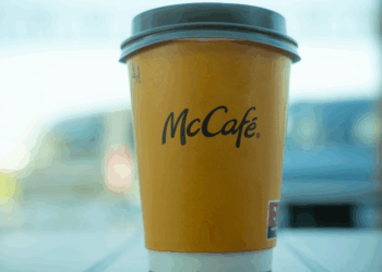 Unhinged female accused of tossing hot coffee on McDonald's manager finally appears before judge