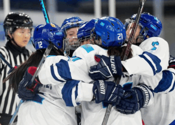 Male players take over women's hockey in Minnesota — one team has 4 men