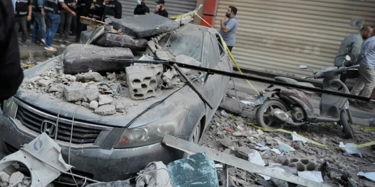  Israel launches strikes on Beirut targeting Hezbollah commander