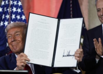 AI regulation ban eludes White House despite defense bill push