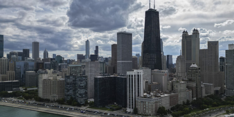 Chicago downtown office space vacancy rate jumps to record high levels