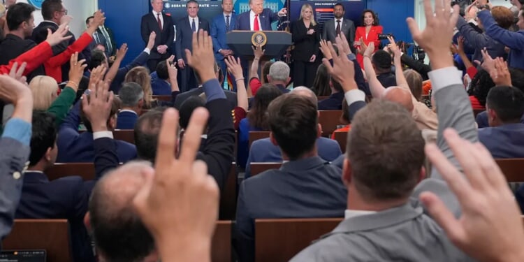 Couric and Psaki condemn pressroom political diversity: Liberal Media Scream