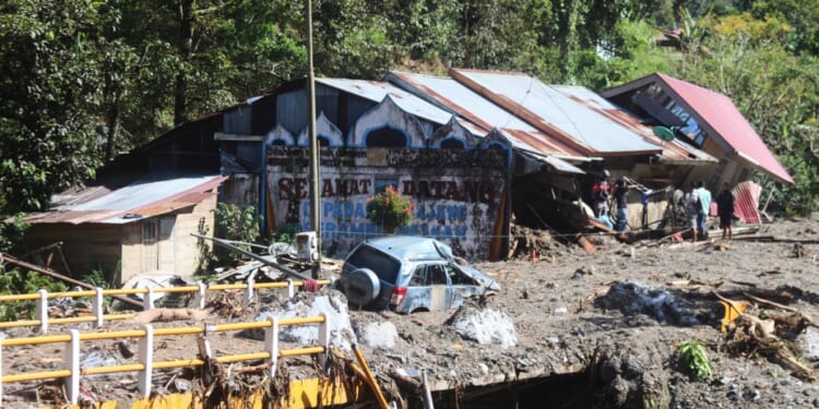 Death toll from floods and mudslides in Sri Lanka rises to 132, with 176 people still missing