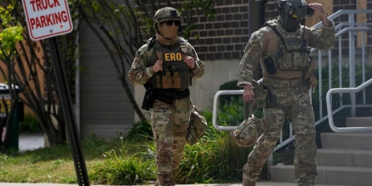 Envelopes with white powder sent to two Texas ICE offices, no public threat