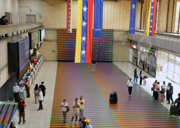 FAA warns airlines flying to Venezuela of 'potential risk'