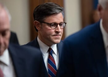 House looks to remove provision allowing senators to sue government