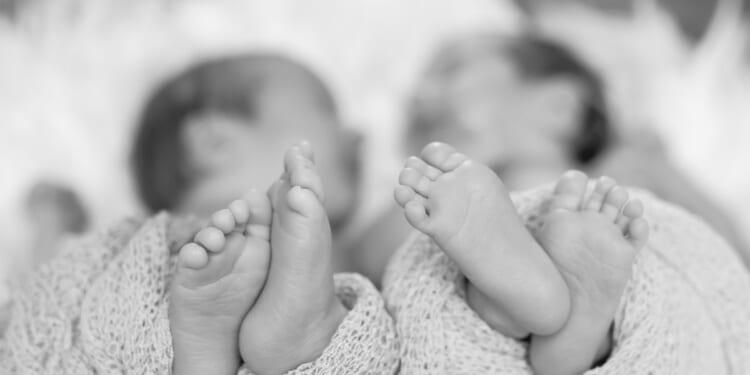 twin babies’ feet