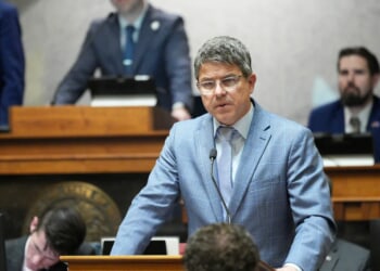 Indiana Republicans relent on redistricting effort