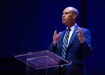 Jay Jones joins Barack Obama rally in Virginia