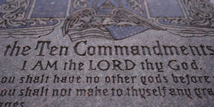 Judge orders Texas schools to remove Ten Commandments displays