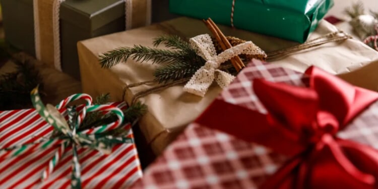 Money expert says skip gifts for adults to save this holiday season