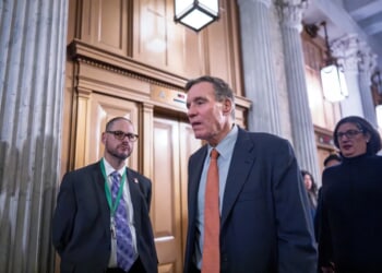 Sen. Warner criticizes Russia-Ukraine peace proposal as 'awful'