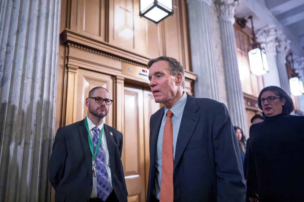 Sen. Warner criticizes Russia-Ukraine peace proposal as 'awful'