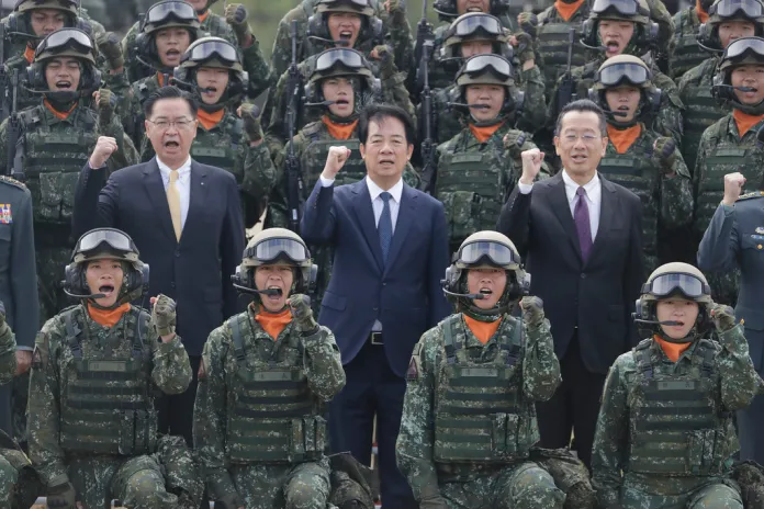 President Lai cheering with Taiwanese soldiers