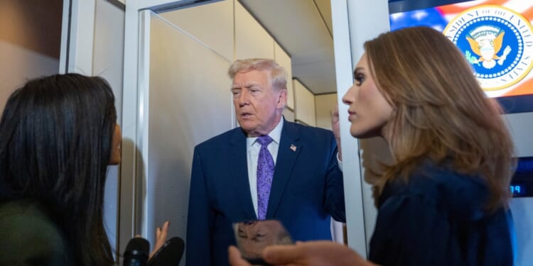 Trump downplays Venezuelan airspace 'closure' after Maduro phone call