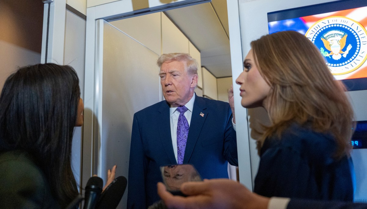 Trump downplays Venezuelan airspace 'closure' after Maduro phone call