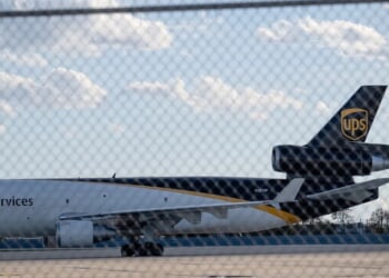 UPS, FedEx ground plane model involved in deadly Louisville crash