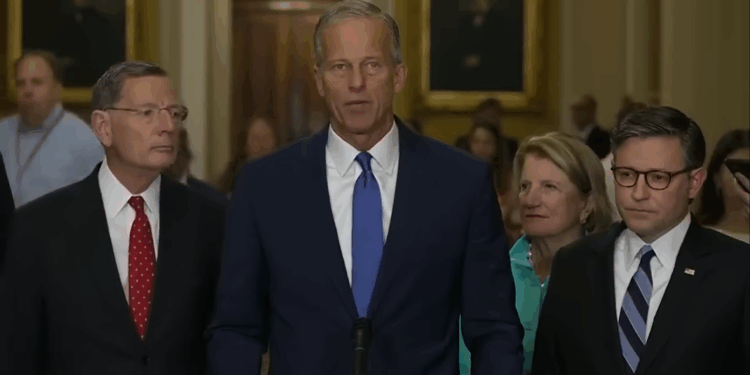 Thune and Johnson at a presser.