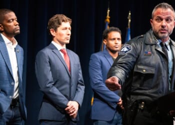 Minneapolis police urging for 911 calls on masked individuals detaining people