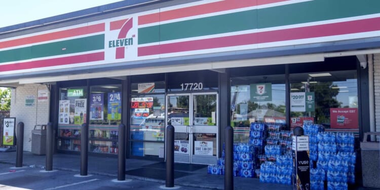 Dozens of teenagers loot 7-Eleven in brazen flash-mob robbery — and post video on social media
