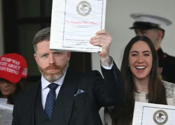 Wiles panned Bondi's 'binders full of nothingness' during Epstein files stunt