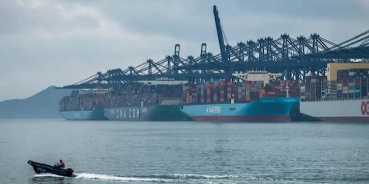 US Commandos Raid Ship Carrying Military Items to Iran From China