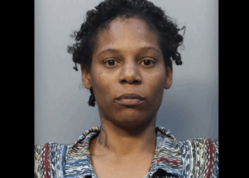 Unhinged female absolutely pummels male employee at Planet Fitness in Florida