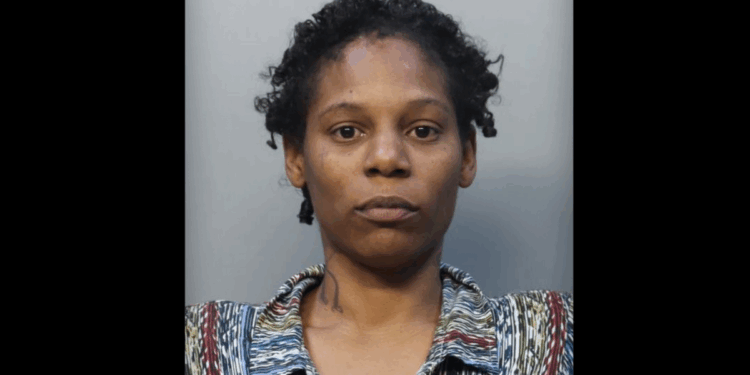 Unhinged female absolutely pummels male employee at Planet Fitness in Florida