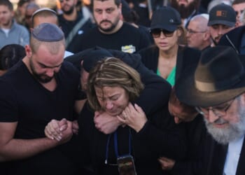 Bondi Beach suspects with Islamic State flags not part of 'terrorist cell': Police