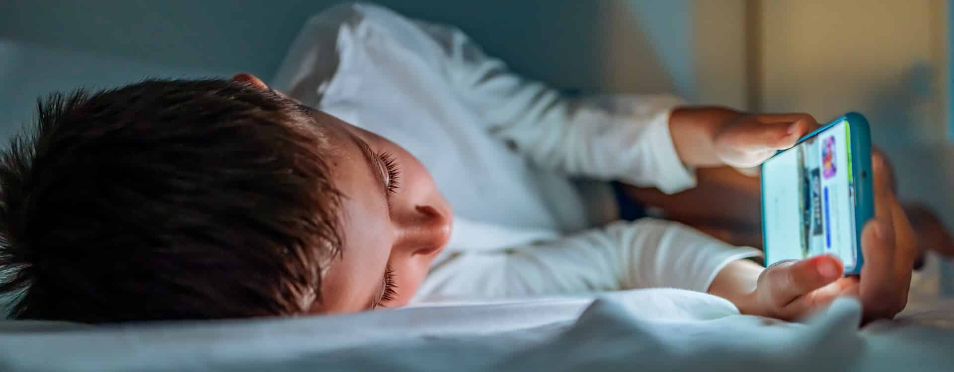 800,000 under-5s using social media