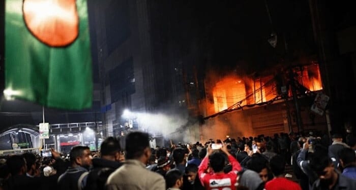 Bangladesh: Muslim Mob Beats Hindu Man, Ties Him to a Tree, and Sets Him on Fire