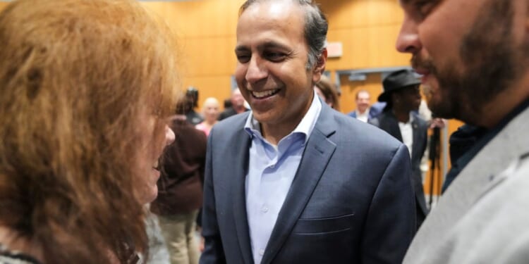 Expert blasts Illinois Congressman’s push to double H-1Bs as 'tone-deaf'