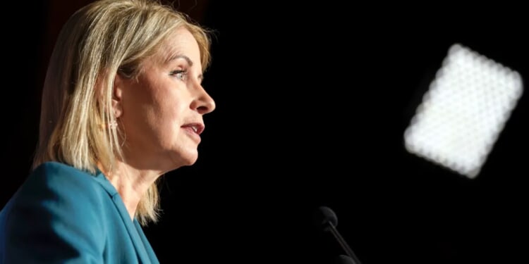 IL congresswoman willing to withhold highway dollars over CDL issues