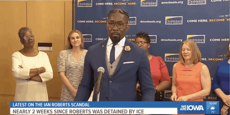 Ian Roberts welcomed as superintendent of Des Moines Public Schools in 2023.