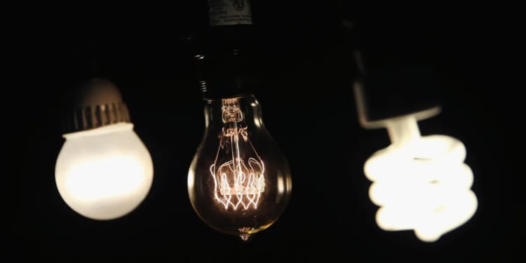 Illinois’ compact fluorescent bulb ban begins to take effect