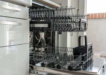 Ladies, Here's How To Load The Dishwasher The Right Way