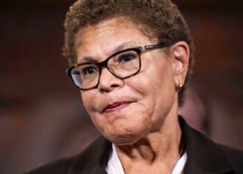 Los Angeles mayor urges hiring of over 400 police officers