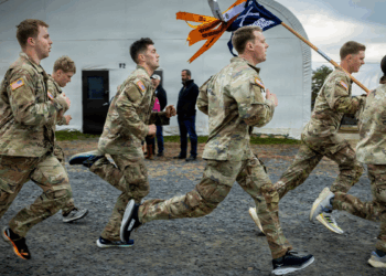 soldiers running