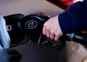 National average gas prices drop for fifth week in a row