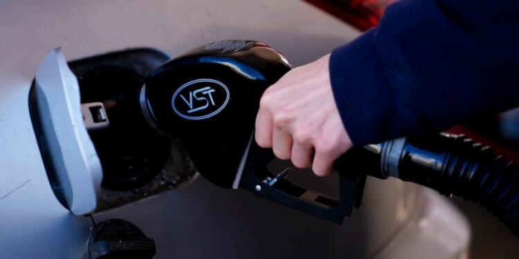 National average gas prices drop for fifth week in a row